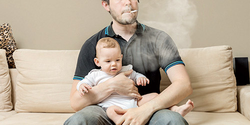 تعرف على ما يفعله تدخين الأب بصحة الرضيع 