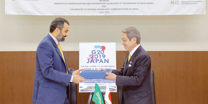  وزير الاتصالات يوقع مذكرة التعاون مع نظيره الياباني