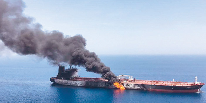 بريطانيا تؤيد اتهام أمريكا لإيران في استهداف ناقلتي نفط في خليج عُمان 