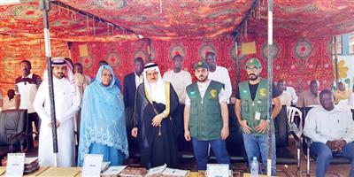 430 طنًا من التمور هدية المملكة لتشاد ولبرنامج الأغذية بالجزائر 