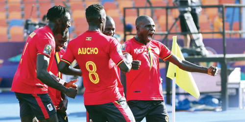  لاعبو اوغندا يحتفلون بالفوز