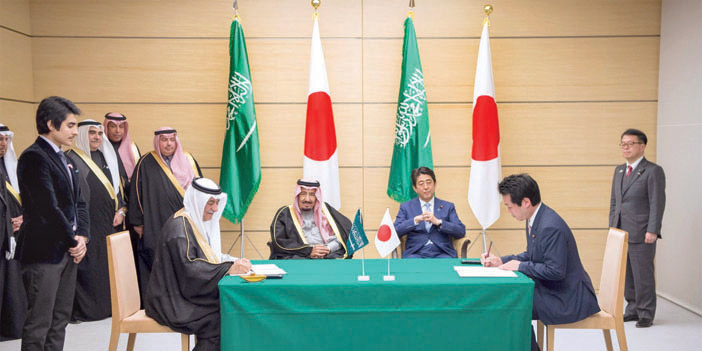  خادم الحرمين الشريفين ورئيس الوزراء الياباني يحضران توقيع اتفاقيات تعاون في وقت سابق