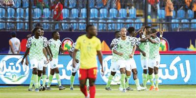 جنوب إفريقيا تفاجئ مصر المضيفة وتخرجها من ثمن النهائي ونيجيريا إلى ربع النهائي بثلاثيةٍ في الكاميرون 