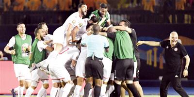 الجزائر وتونس يتأهلان لنصف نهائي أفريقيا 
