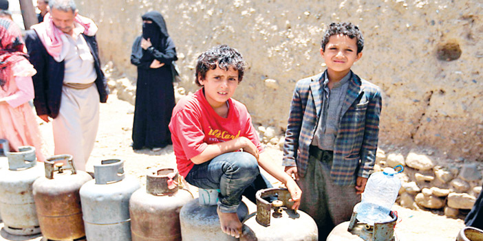  يعيش سكان المناطق التي يحتلها الحوثيون أزمات كثيرة في أمور الحياة
