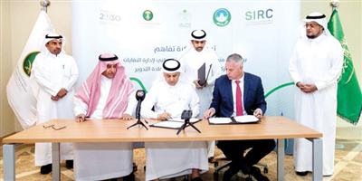 وزير «البيئة» يوقِّع مذكرة اتفاقية إطارية لبدء أنشطة الإدارة المتكاملة وإعادة تدوير النفايات في الرياض 