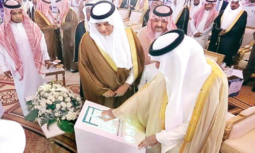  الأمير خالد الفيصل يدشن مشروعات المياه