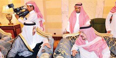 أبناء الأمير بندر بن عبدالعزيز يستقبلون المعزين 