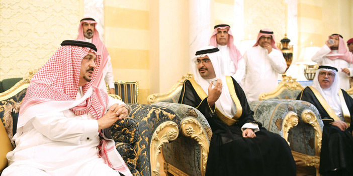  الأمير فيصل بن بندر يتلقى تعازي مبعوث رئيس الوزراء البحريني