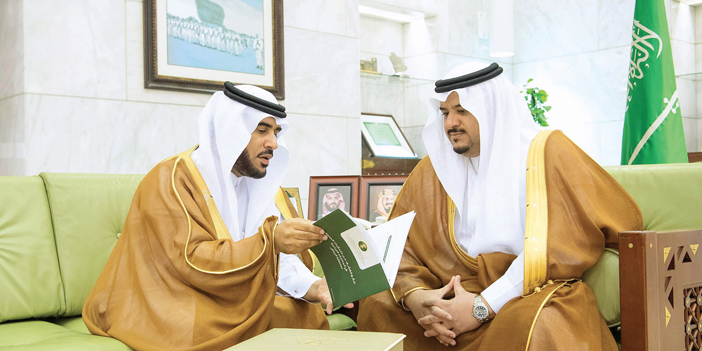  أمير منطقة الرياض بالنيابة خلال استقباله الدكتور الفراج
