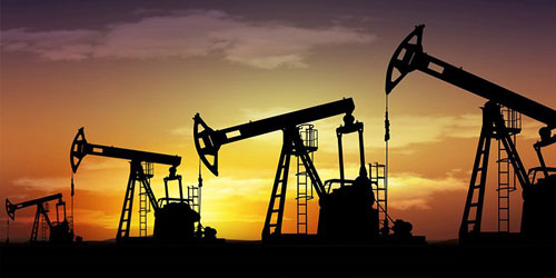أسعار النفط تتراجع 1% لأول مرة منذ ستة أيام 