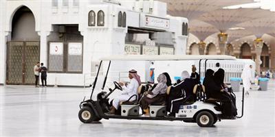 عربات القولف للحجاج والزوار في ساحات المسجد النبوي 