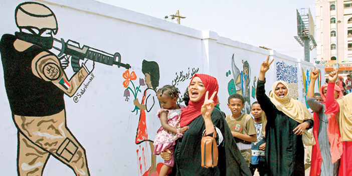  سودانيات يحتفلن فرحاً بتوقيع الاتفاقية بين حركات الاحتجاج السوداني