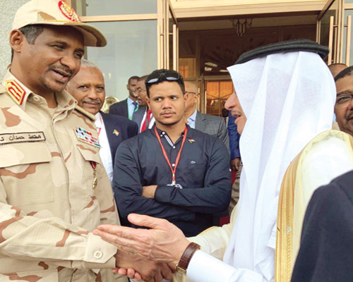 العثيمين يلتقي رئيس المجلس العسكري السوداني ونائبه 