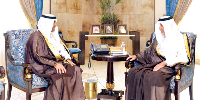  الأمير خالد الفيصل خلال استقباله د. الزايدي