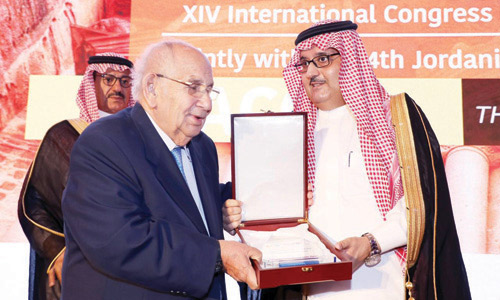 افتتاح المؤتمر الدولي لطب وجراحة العيون «مياكو».. الأمير عبدالعزيز بن أحمد: 