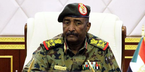 رئيس المجلس السيادي بالسودان يعلن بدء إعادة هيكلة جميع القوات السودانية 