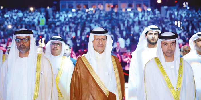  الأمير عبدالعزيز بن سلمان خلال مشاركته في افتتاح المؤتمر