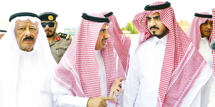  نائب أمير منطقة مكة المكرمة يقف على احتياجات الأهالي