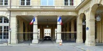 السلطات الفرنسية تتهم دبلوماسيًا بالانتماء لجماعة يمينية ضد المسلمين 
