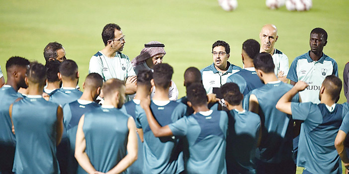   صالح المحمدي اجتمع باللاعبين في بداية الحصة التدريبية