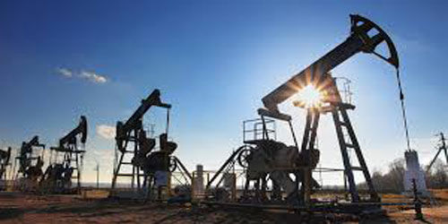 أسعار النفط تنخفض لليوم الثاني بفعل المخاوف من أن الطلب على الوقود قد يتراجع 