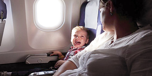 شركة طيران تساعد مسافريها على تجنب الجلوس بالقرب من الأطفال الباكين 