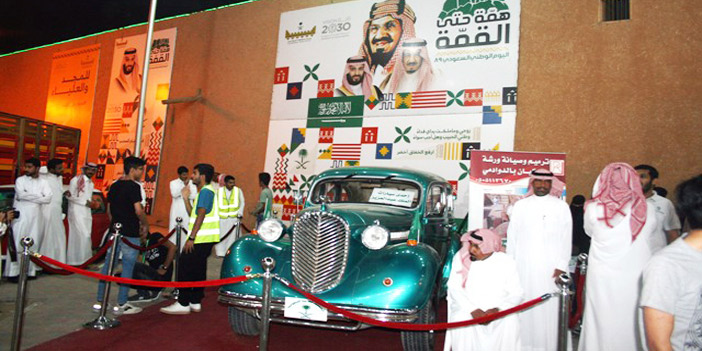  إحدى سيارات الملك عبدالعزيز