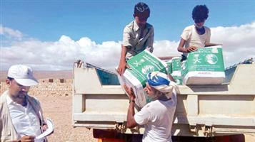 توزيع 112 كرتونًا من السلال الغذائية في سقطرى اليمنية 