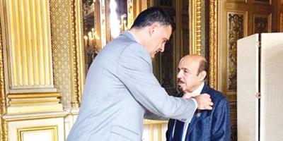 فرنسا تمنح السفير العنقري وسام «الاستحقاق الوطني برتبة ضابط أكبر» 