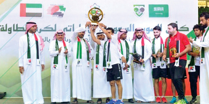 الأهلي بطل كأس السوبر السعودي الإماراتي 