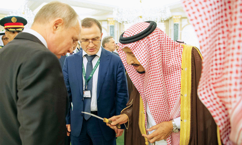 الملك يتجاوب مع تساؤل بوتين حول خنجر «الخويا» 