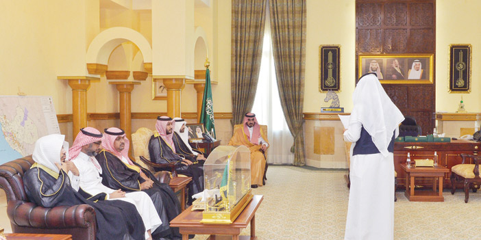  الأمير بدر بن سلطان يستقبل مدير المعهد العلمي والطلاب المتميزين