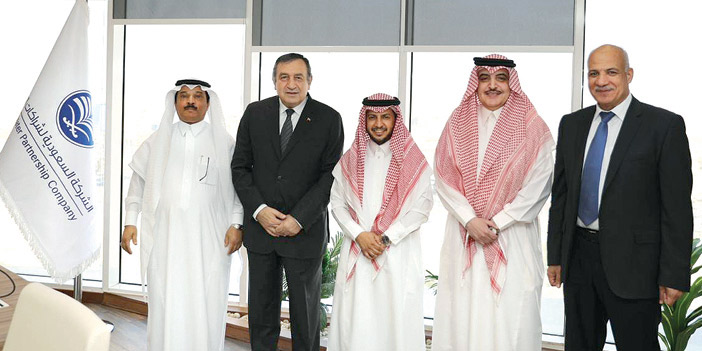 رئيس وزراء مصر السابق يزور الشركة السعودية لشراكات المياه 