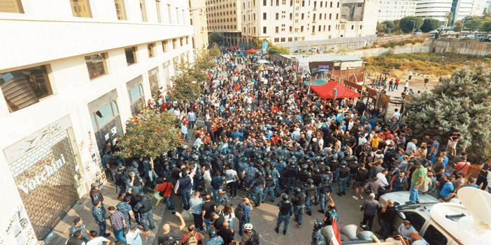 اللبنانيون يواصلون الاحتجاجات لليوم التاسع على التوالي 