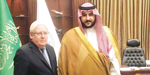  الأمير خالد بن سلمان خلال لقائه المبعوث الأممي لليمن