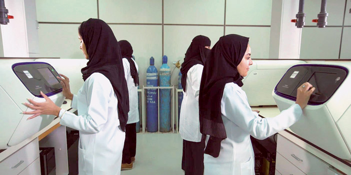 سعوديات متخصصات يؤدينَ مهامهنَّ في مدينة الملك عبدالعزيز للعلوم والتقنية 