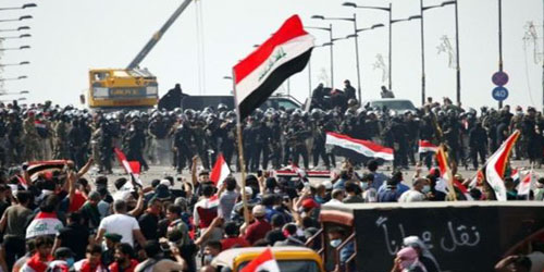مئات المتظاهرين وسط بغداد يطالبون بإسقاط الحكومة 