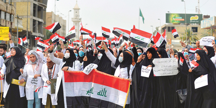 الجيش يعلن حظراً للتجول.. ومقتل 5 متظاهرين في بغداد 