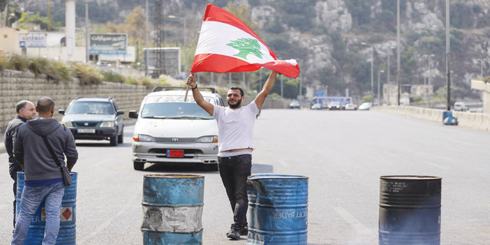  اللبنانيون مستمرون في احتجاجاتهم