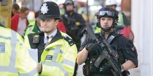 الشرطة البريطانية تبحث عن كمان «نادر» ترك سهواً في قطار 