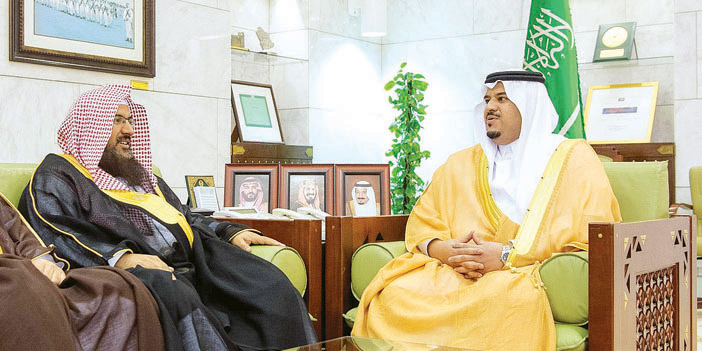  الأمير محمد بن عبدالرحمن خلال استقباله الشيخ العسيري