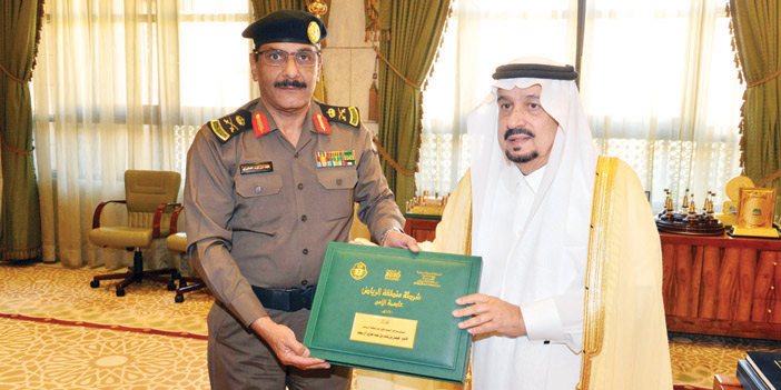  أمير منطقة الرياض يتسلم التقرير السنوي لشرطة المنطقة