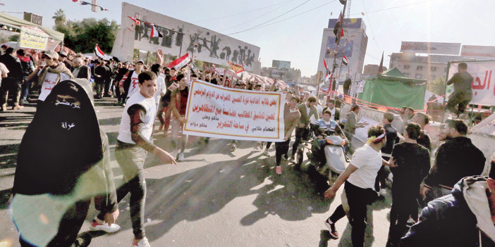  محتجون عراقيون يدعون إلى إضراب شامل حتى يتم تحقيق مطالبهم