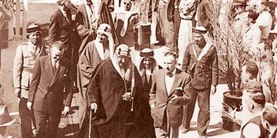 صور تاريخية من زيارة الملك عبدالعزيز لشركة أرامكو 