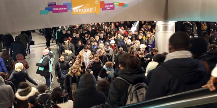 استمرار إضراب وسائل النقل العام في فرنسا 