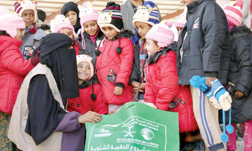 مركز الملك سلمان للإغاثة يدشن الحقيبة الشتوية لمساعدة الشعب اليمني 