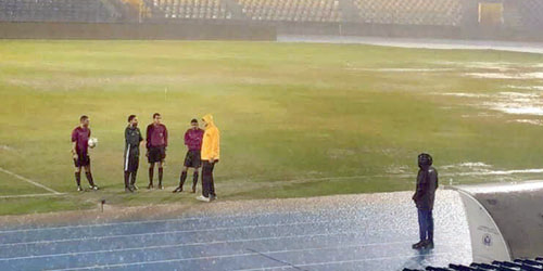 الأمطار تنهي مباراة القادسية والشباب بعد الشوط الأول 