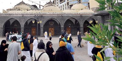 «مسجد الغمامة» يُعيد زواره لزمن النبوة 