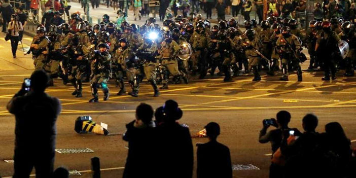 مواجهات بين الشرطة ومحتجين في هونغ كونغ   